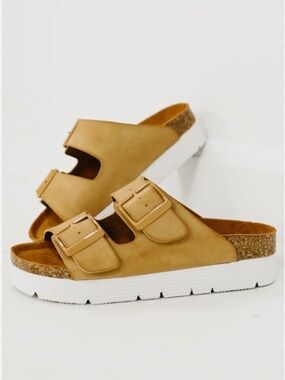 Women’s Sz 7.5 Double Strap Footbed Platform Sandal Brik Style in Tan Congac